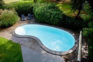 kidney-shaped pool