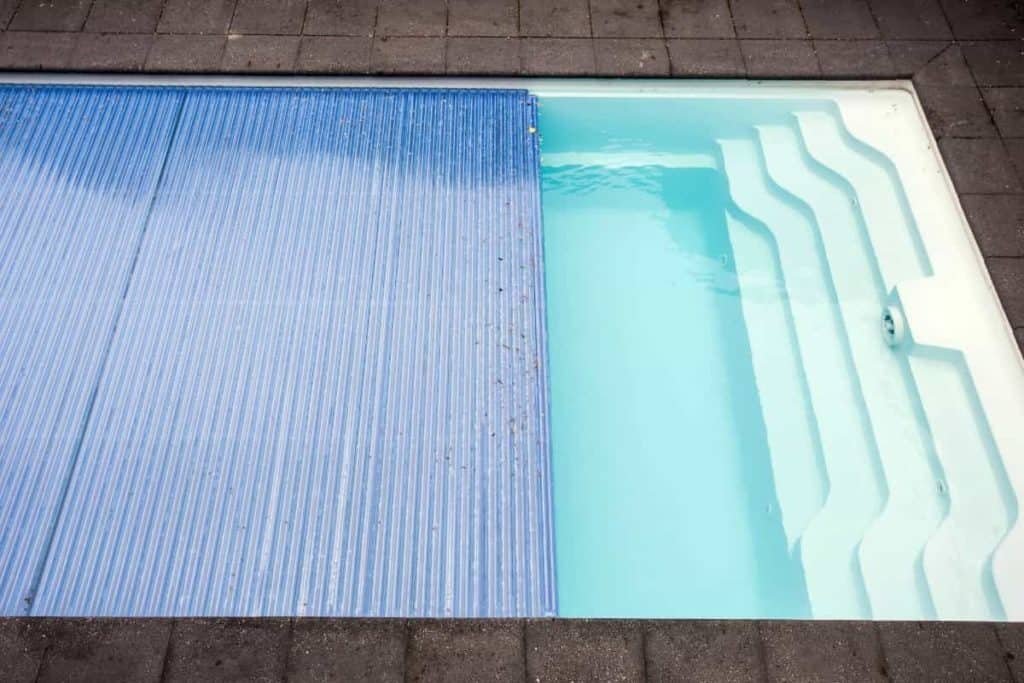 do solar pool covers cause or prevent algae