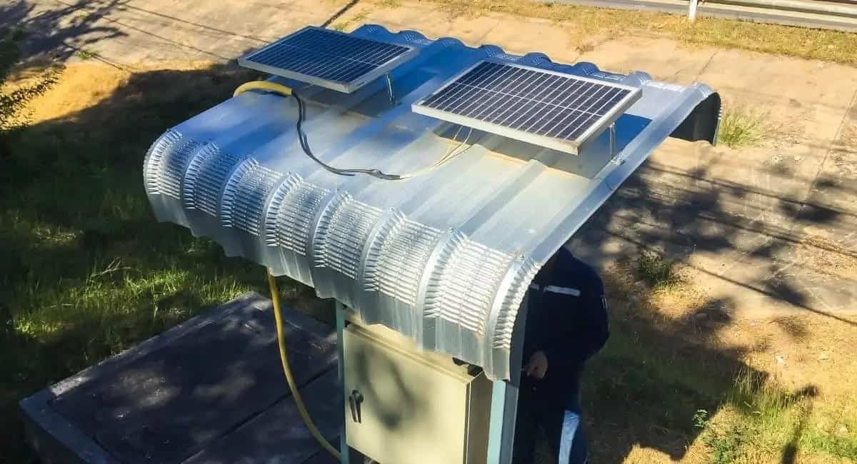 can-a-300-watt-solar-panel-run-a-refrigerator