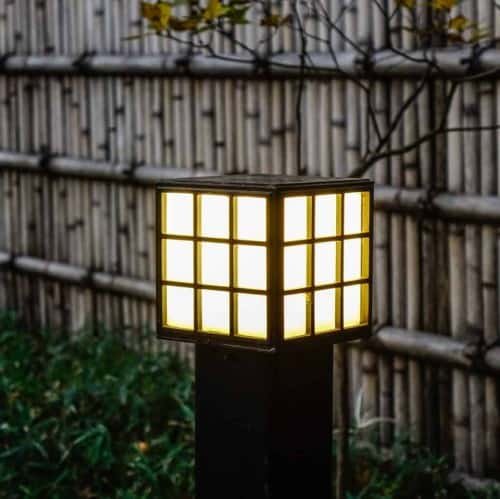 solar pillar lights