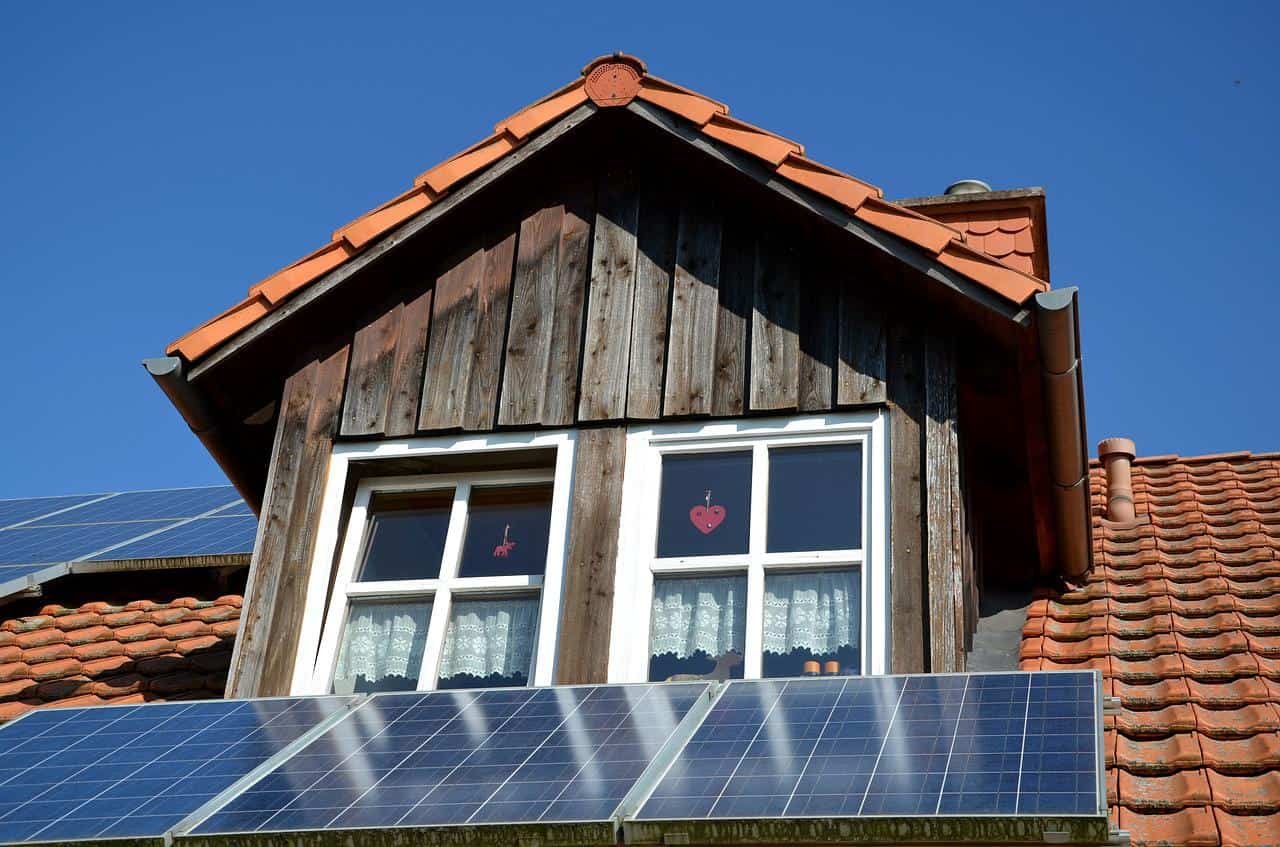 photovoltaic solar panels ate the roof of the house